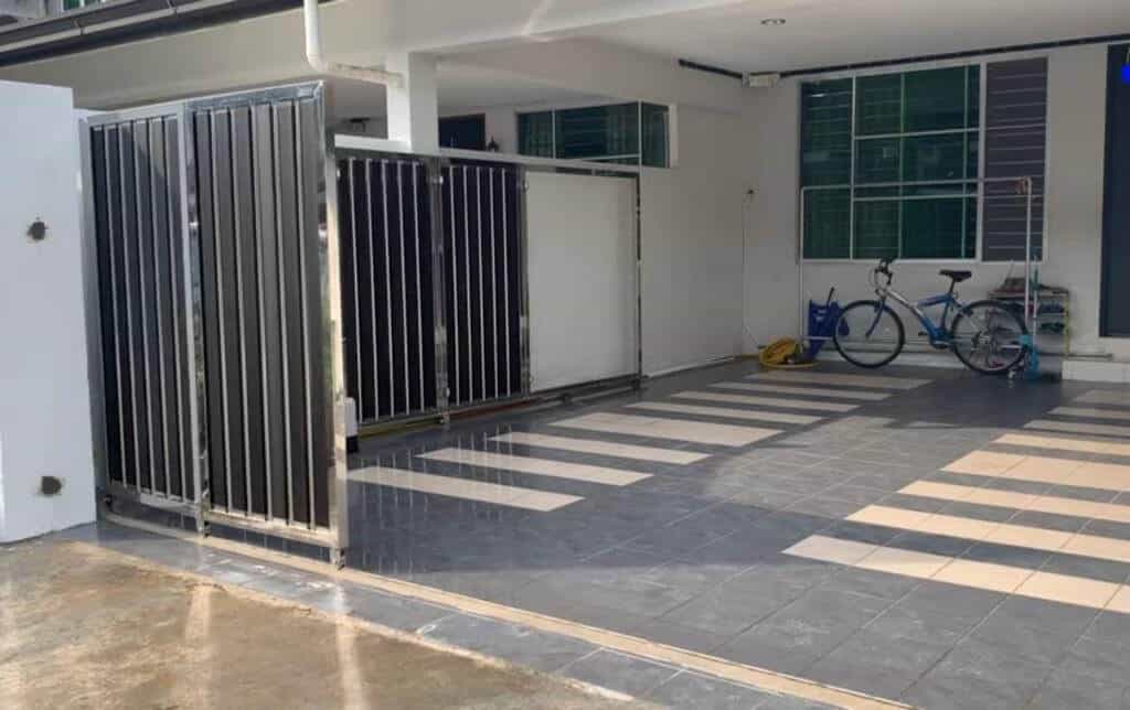 Sectional gate